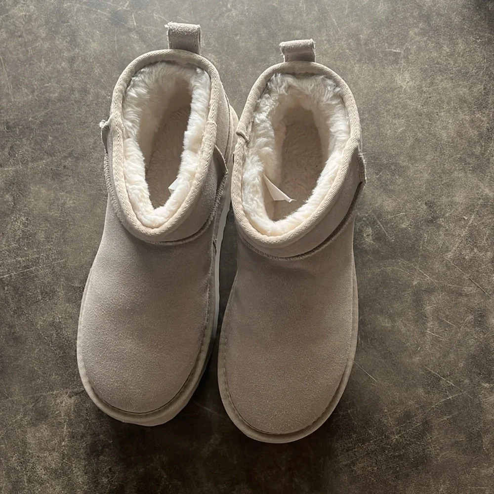 Boots - Picture 2 of 4